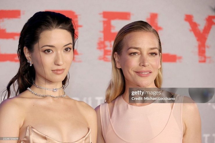 Reina Hardesty (trái) và Piper Perabo nhận được sự khen ngợi về nhan sắc. Ảnh: Getty Images.