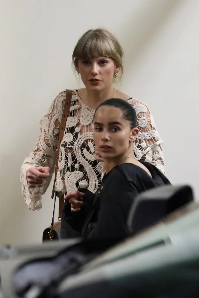 1755166723-taylor100-3255-4557-4171-width680height1020 Taylor Swift và Zoë Kravitz đi ăn tối ở New York. Ảnh: Backgrid