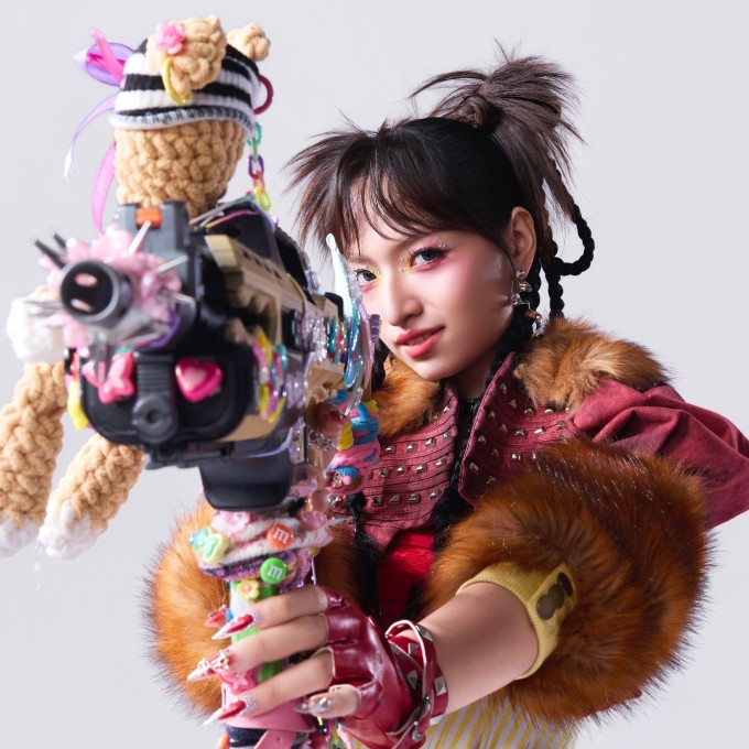 Ngay sau 'Em xinh say hi', Đào Tử A1J rủ các chị em trong chương trình thực hiện ca khúc 'VIBEGLO', ghi điểm với chất nhạc tiệm cận quốc tế.