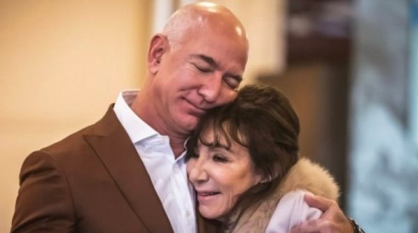 Mẹ Jeff Bezos: Từ bà mẹ 17 tuổi đến người nuôi dạy nhà sáng lập Amazon 1755241590 632 thumbnail width740height495 anh cat 3 2 auto cropjpg 1