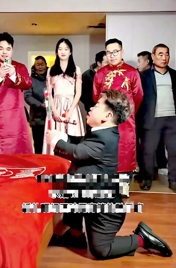 1755264186-edit-chang-trai-cao-1m28-cuoi-vo-cao-1m7-choang-voi-qua-cuoi-gia-tri-khung1-89758-width567height864 Chàng trai cao 1m28 cưới vợ cao 1m7, choáng với quà cưới giá trị