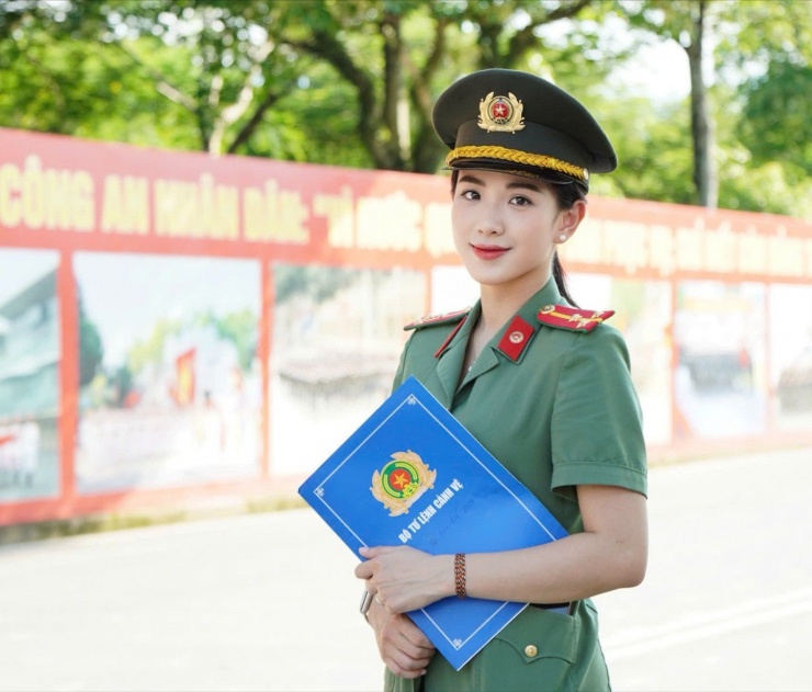 Nữ Thượng úy có nét đẹp khả ái, tích cực tham gia công tác Đoàn trong và ngoài lực lượng.