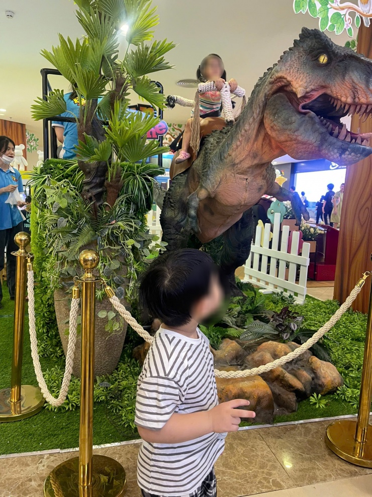 Khi trẻ mắc lỗi, cha mẹ cần giải thích cho con hiểu về lỗi của mình. Ảnh minh họa