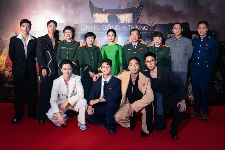 1755576975-ccd00195-477-width1008height672 Các diễn viên và ê-kíp