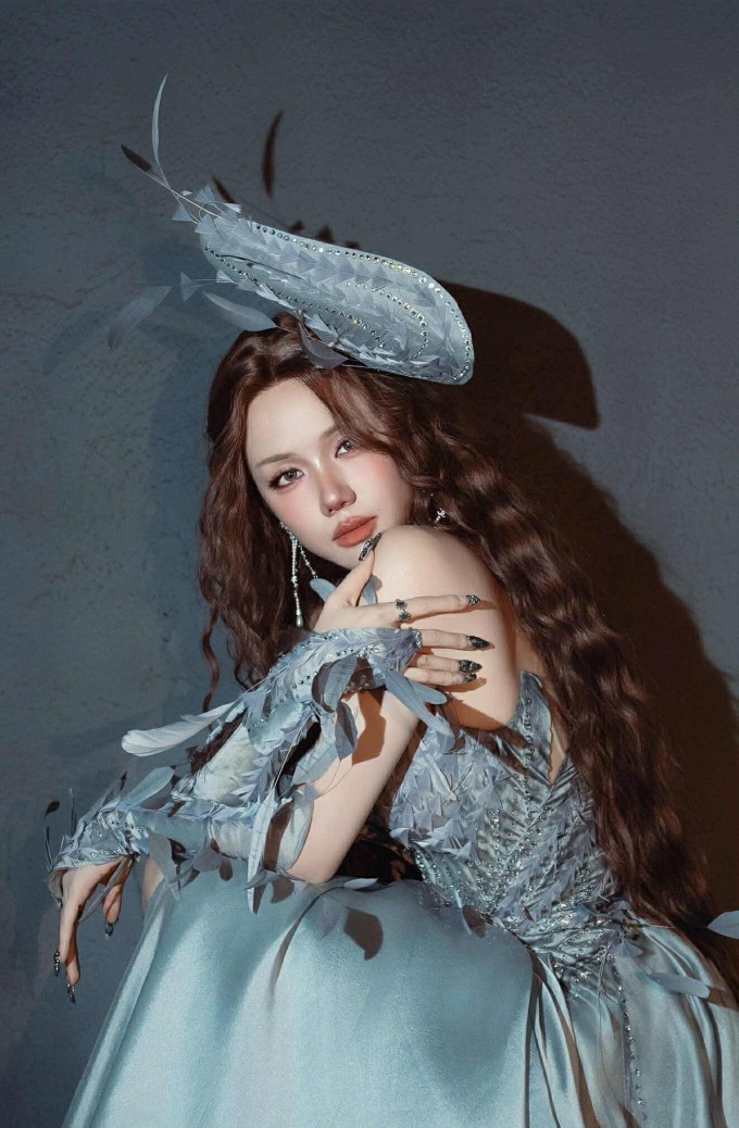 Phương Ly đẹp, duyên dáng và tài năng ở sân chơi âm nhạc.