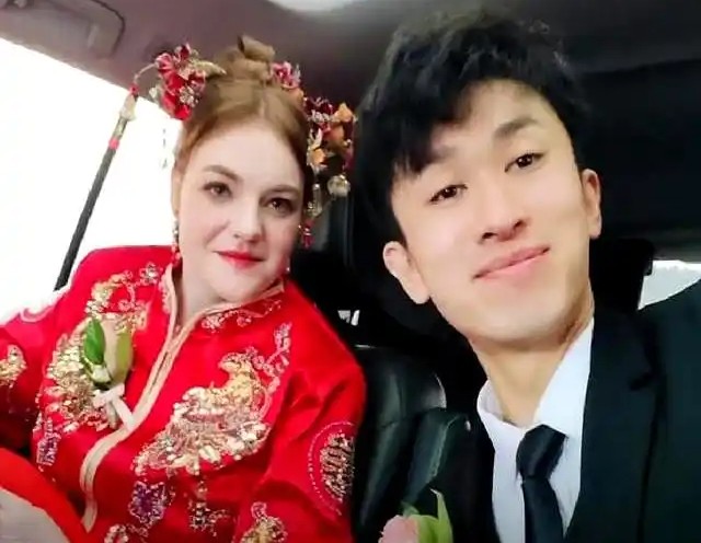 1755660377-1-2-2017-3522-2673-width640height496 Chàng shipper lấy được vợ xinh, không mất sính lễ. Ảnh: World journal