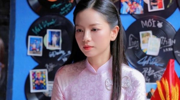 Bóng hồng duy nhất trong ‘Mưa đỏ’ 1755742226 784 thumbnail width740height495 anh cat 3 2 auto cropjpg