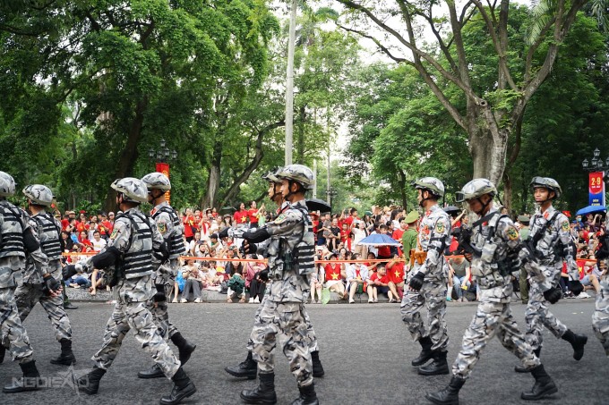 Các khối diễu binh, diễu hành đi giữa vòng tay nhân dân - 6