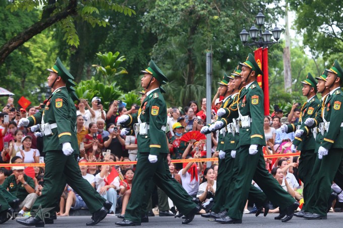Các khối diễu binh, diễu hành đi giữa vòng tay nhân dân - 4