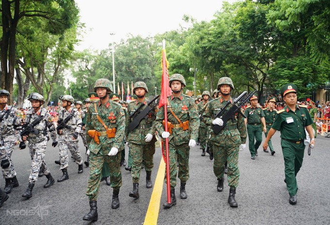 Các khối diễu binh, diễu hành đi giữa vòng tay nhân dân - 5