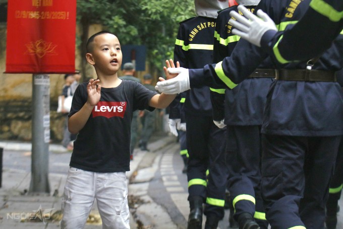 Các khối diễu binh, diễu hành đi giữa vòng tay nhân dân - 2