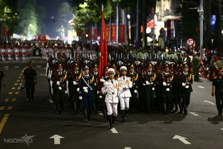 1755827111-db5a-0515-8874-9091-width1200height800 Dàn chiến sĩ rạng rỡ trong ngày hợp luyện diễu binh - 3
