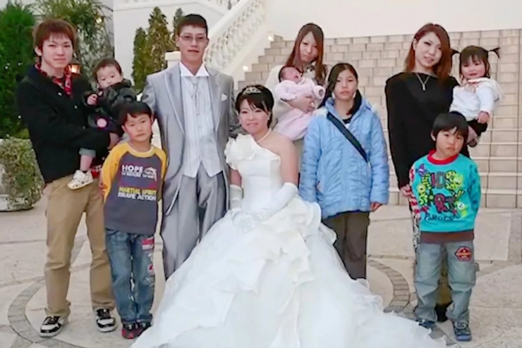 Masashi và Rika trong ngày cưới. Ảnh: Weibo