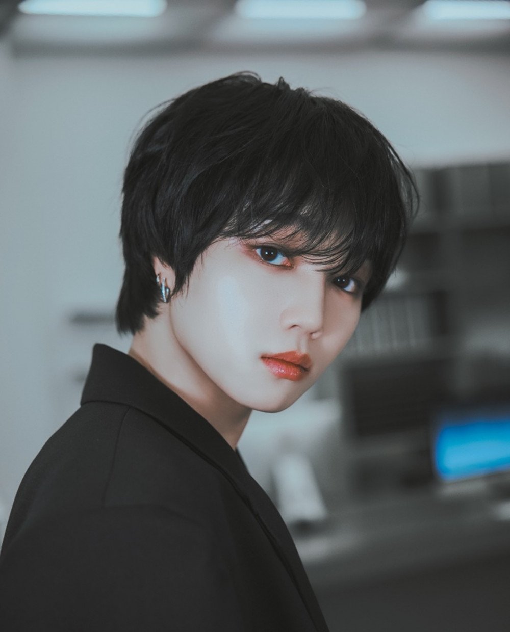 Nam thần tượng bị một fan nữ quấy rối- Ảnh 2. Nam thần tượng bị một fan nữ quấy rối- Ảnh 2.