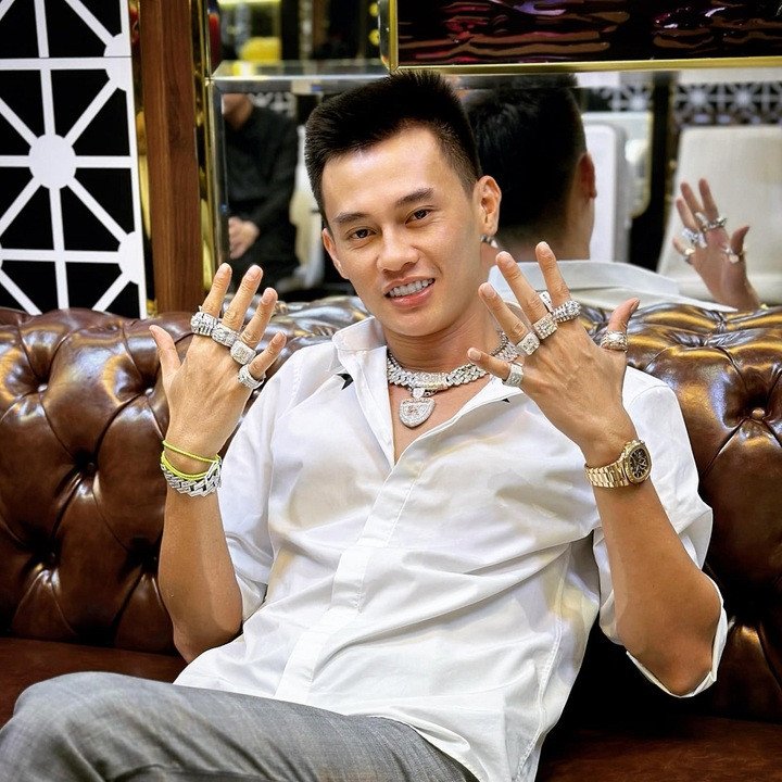 Phan Công Khanh, “ông trùm” siêu xe. 