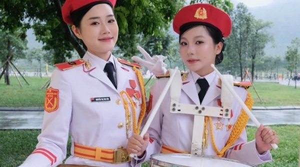 Nữ chiến sỹ khối "hoa hậu" mang trống 10kg diễu binh 1756270211 774 thumbnail width740height495 anh cat 3 2 auto cropjpg