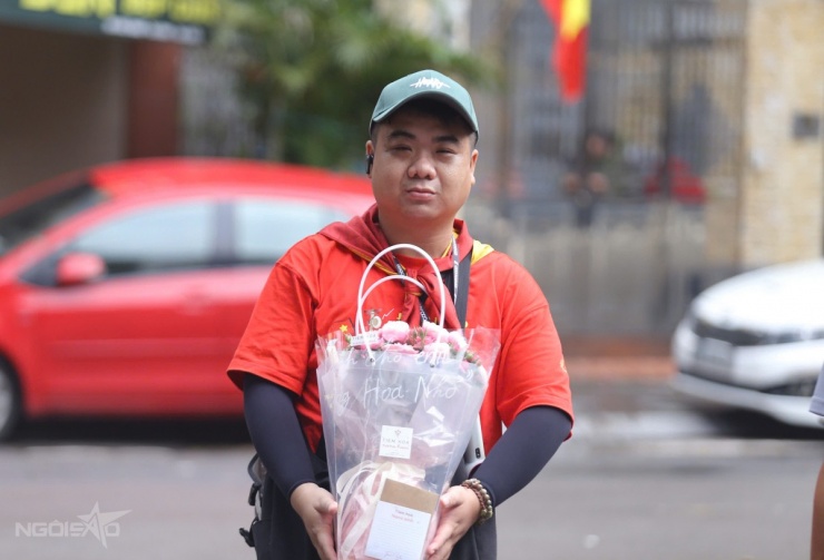 1756530524-giaoluu4-8850-9375-0482-width1200height815 Chiến sĩ xúc động gặp lại mẹ sau nhiều ngày xa cách - 5