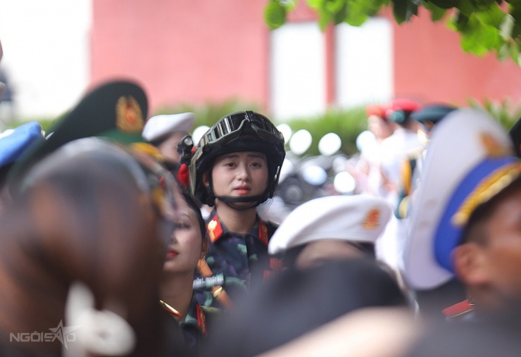 1756530525-giaoluu8-0475-5958-5971-width1200height821 Chiến sĩ xúc động gặp lại mẹ sau nhiều ngày xa cách - 8