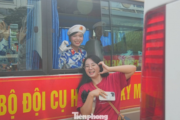 1756616412-tp-quandan56-width1390height926 Nhan sắc gây sốt của nữ chiến sĩ A80 - 6