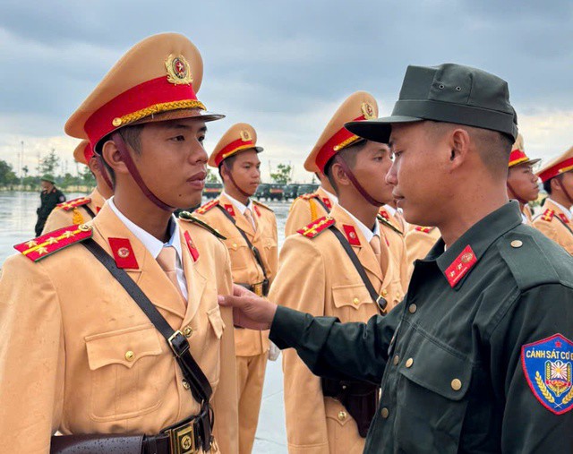Đồng đội động viên, chia buồn và mong chiến sĩ Giang Trí Nhân hoàn thành xuất sắc nhiệm vụ A80.