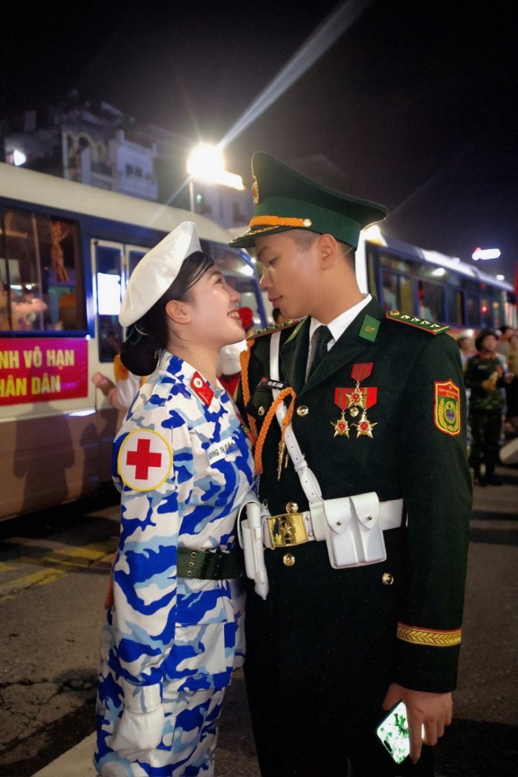 1756727678-anh-chien-si-1102-width800height1200 Dù ít gặp gỡ nhưng họ luôn hướng về nhau