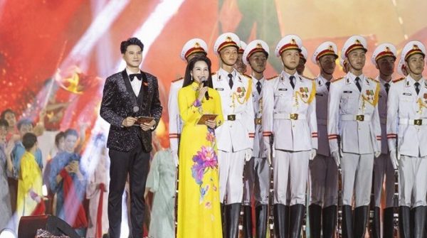 Nam MC dẫn Concert Quốc gia đặc biệt là ai? 1756792121 163 thumbnail width740height495 anh cat 3 2 auto cropjpg