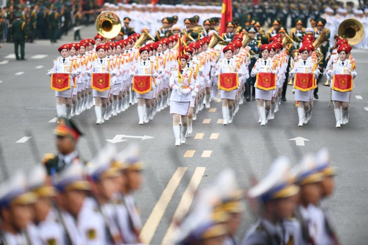 1756817180-z6-6de0ecf67cf103cb0c26590df3f45647-width1390height926 Những 'bông hồng thép' trong lễ diễu binh trên Quảng trường Ba Đình - 6