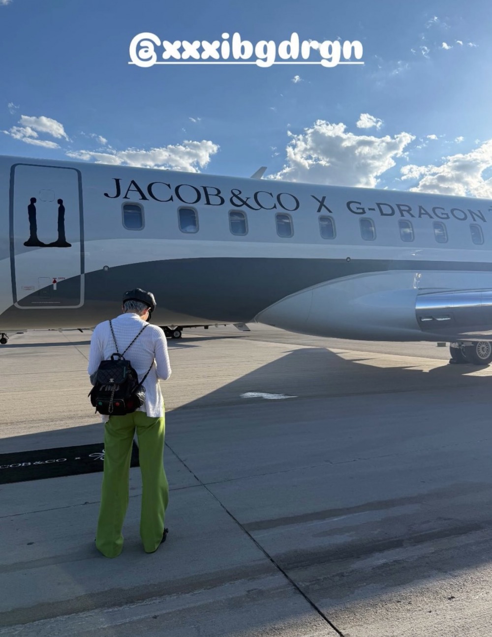 Cận cảnh chuyên cơ đưa G-Dragon sang Việt Nam: Sang trọng