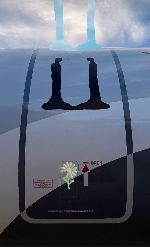 Cận cảnh chuyên cơ đưa G-Dragon sang Việt Nam: Sang trọng