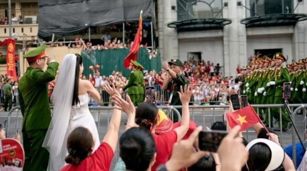 Đợi xuyên đêm chụp ảnh cưới trong ngày Quốc khánh 1756860239 59 thumbnail width740height495 anh cat 3 2 auto cropjpg