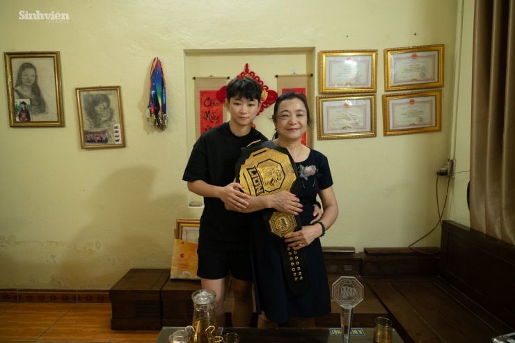 Nguyễn Vũ Quỳnh Hoa - nữ sinh Thái Nguyên vô địch MMA Việt Nam: Sáng đi học, tối lên võ đài - 3