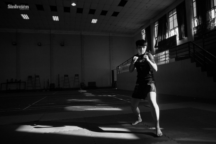 Nguyễn Vũ Quỳnh Hoa - nữ sinh Thái Nguyên vô địch MMA Việt Nam: Sáng đi học, tối lên võ đài - 2