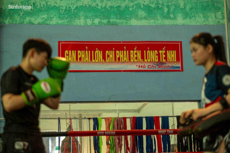 Nguyễn Vũ Quỳnh Hoa - nữ sinh Thái Nguyên vô địch MMA Việt Nam: Sáng đi học, tối lên võ đài - 11