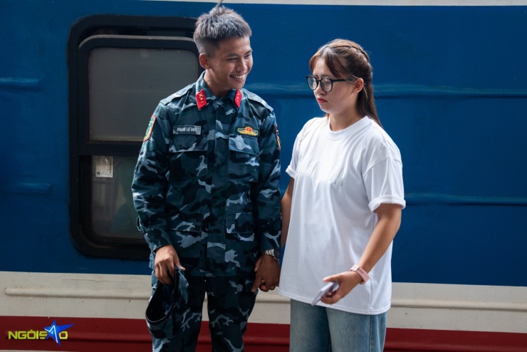 1756890833-chia-tay-chien-si-a80-9-3640-width1200height800 Không khí lễ tiễn diễn ra xúc động, đậm nghĩa tình quân dân.