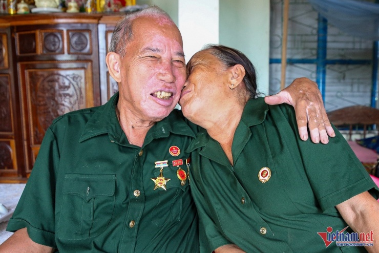 Tình yêu bền bỉ của ông bà như