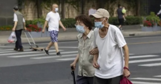 Chỉ khi ngã bệnh nhiều người mới nhận ra: Có hai kiểu con cái “nhẫn tâm” nhất với cha mẹ 1757039499 709 thumbnail width740height495 anh cat 3 2 auto cropjpg 1