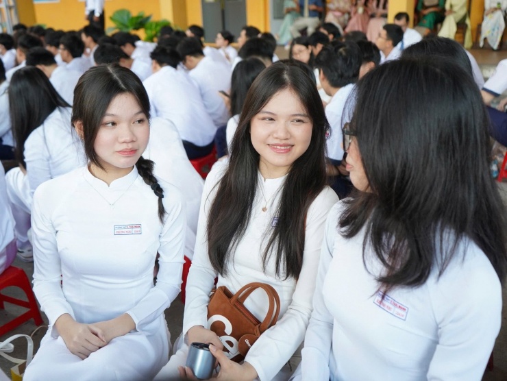 Nét đẹp tinh khôi của nữ sinh ngày tựu trường - 7