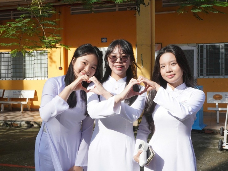 Nét đẹp tinh khôi của nữ sinh ngày tựu trường - 9