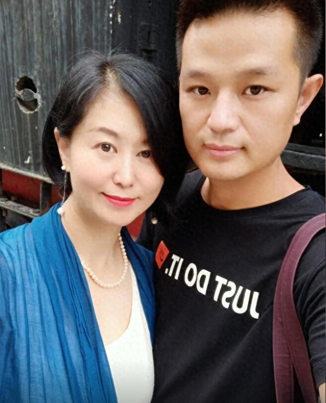 Chàng trai nghèo yêu nữ đại gia hơn 14 tuổi qua mạng, gặp 5 ngày đã cưới, cuộc sống hiện tại gây ngỡ ngàng - 6