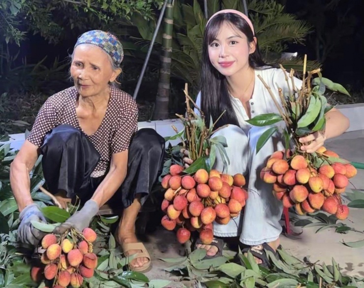Maysaa trải nghiệm mùa vải chín ở Lục Ngạn, tỉnh Bắc Ninh (trước là tỉnh Bắc Giang). ﻿Ảnh: NVCC