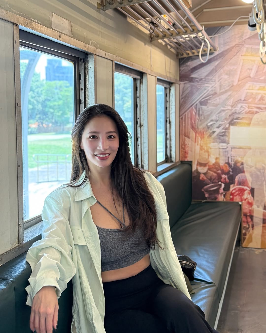 Mỹ nhân showbiz hết thời đi bán