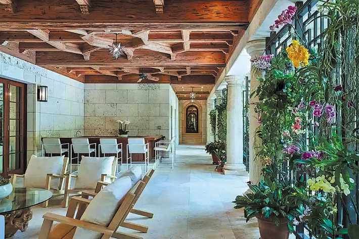 Sự xa hoa vượt sức tưởng tượng: Biệt phủ của vị tỷ phú giàu nhất thế giới lập kỷ lục nước Mỹ với 33 phòng ngủ, 34 phòng tắm và cả một ốc đảo riêng- Ảnh 8.