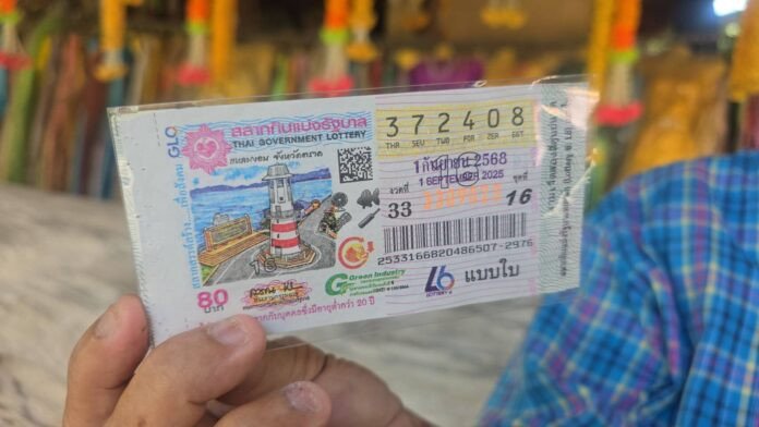 Một trong 6 tấm vé trúng giải của bà Rosukon. Ảnh: Khaosod