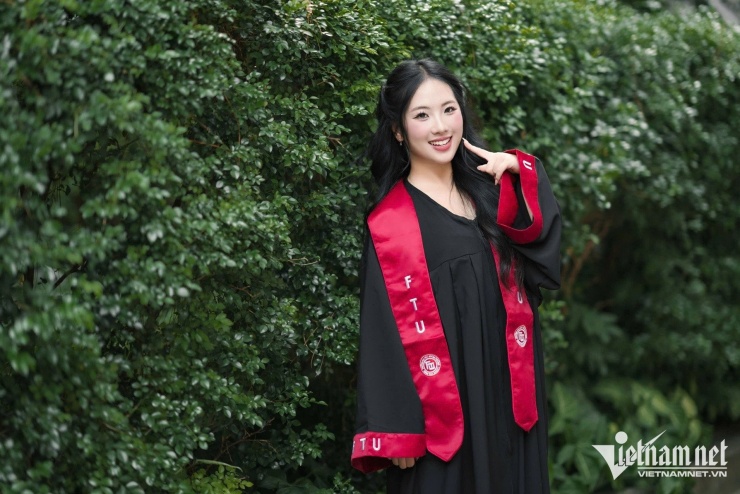 Nga Anh thường tập trung cao độ mỗi khi học để tiếp thu nhanh và nhớ sâu kiến thức. Ảnh: NVCC