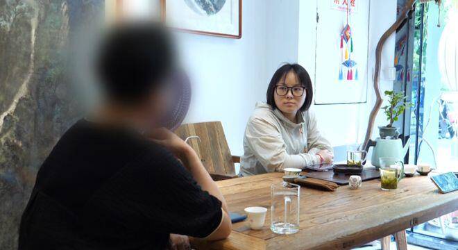 Chồng vừa mất, người phụ nữ sừng sờ khi nghe con gái riêng của anh đề cập chuyện này - 2