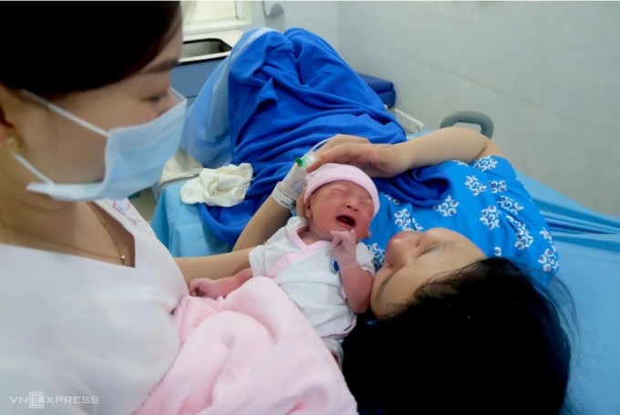 Một em bé chào đời tại Bệnh viện Từ Dũ, tháng 3/2024. Ảnh:Thi Quân