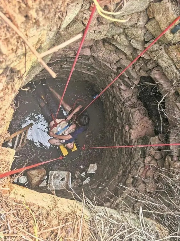 Người phụ nữ được giải cứu sau 54 giờ mắc kẹt.