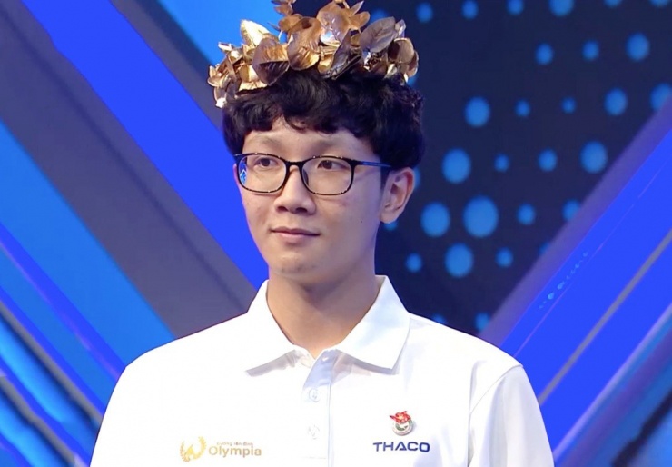 Nam sinh THPT chuyên ĐH Sư phạm Hà Nội Phạm Lê Minh giành vòng nguyệt quế trận tuần đầu tiên tháng 3 quý IV.