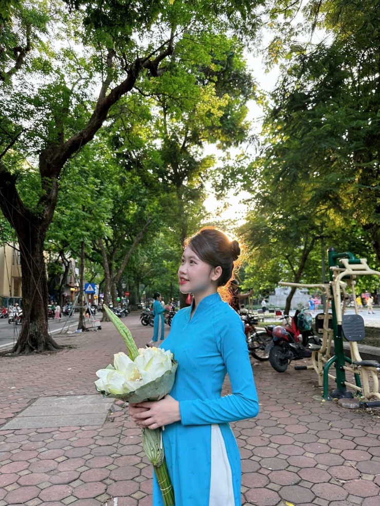 1758683742-download-2025-09-24t-196-8244-width1200height1600 Thủ môn Trịnh Xuân Hoàng cưới 'chị đẹp' tiếp viên hàng không - 7