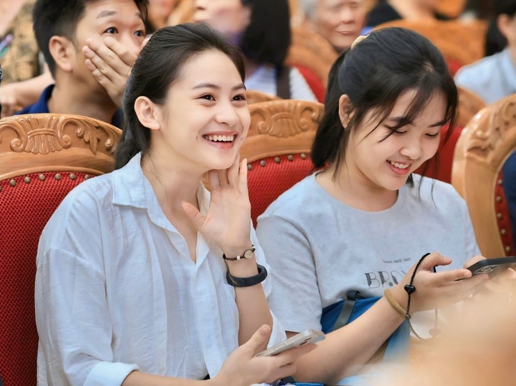 Dàn 'trai xinh, gái đẹp' Học viện Cảnh sát nhân dân 'gây sốt' ngay ngày đầu nhập học - 4